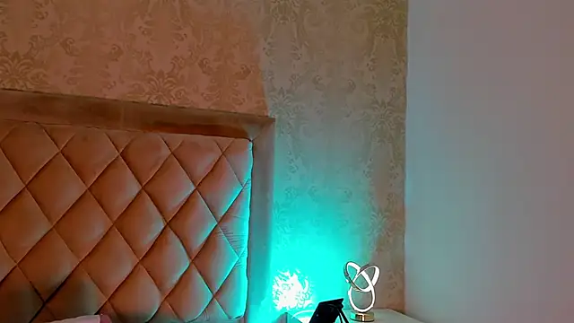 LiaFlowers online show from 01.22.25