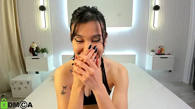 Lola Peach online show from 01.30.25