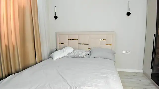 Lola Peach online show from 02.28.26