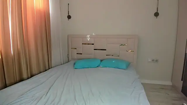 Lola Peach online show from 05.29.26