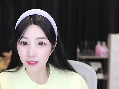 Snapshot of Nuyoah-77 chatting on 11.05.25 Nuyoah-77 online show from 11.05.25