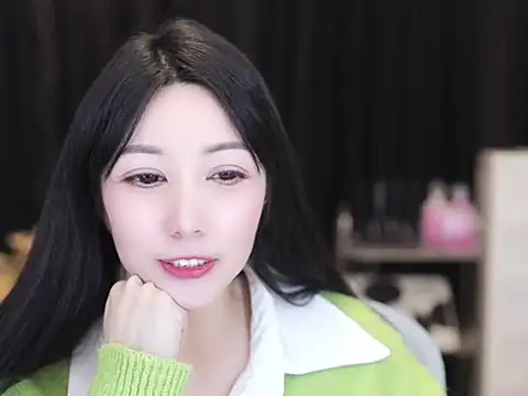 Snapshot of Nuyoah-77 chatting on 11.06.25 Nuyoah-77 online show from 11.06.25