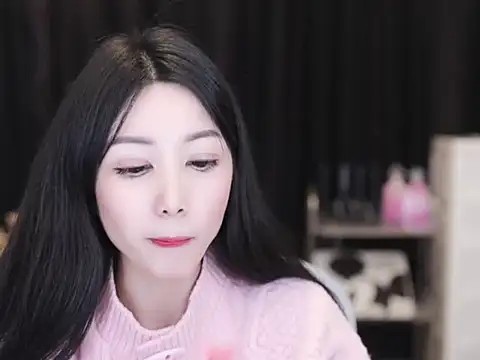 Snapshot of Nuyoah-77 chatting on 11.12.25 Nuyoah-77 online show from 11.12.25