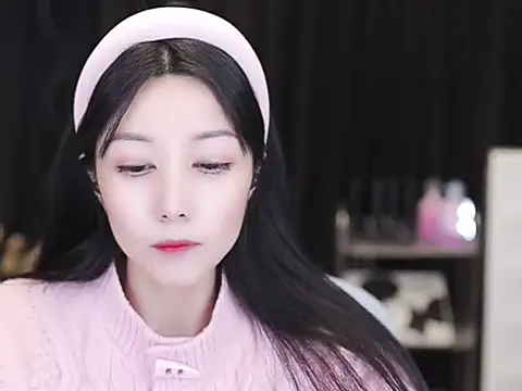 Snapshot of Nuyoah-77 chatting on 12.04.25 Nuyoah-77 online show from 12.04.25