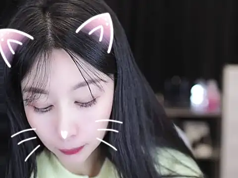 Nuyoah-77 online show from 12.16.25