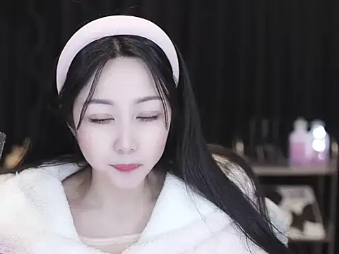 Nuyoah-77 online show from 02.25.26