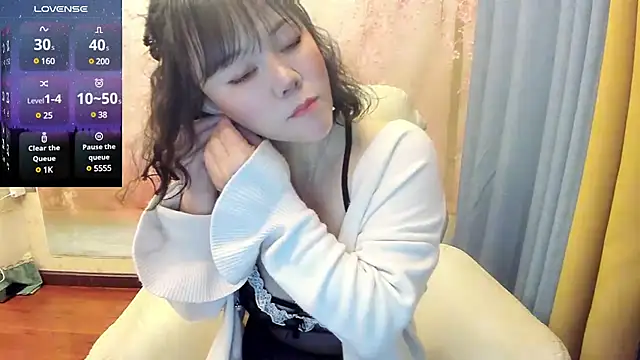 Snapshot of Pennyee chatting on 03.15.25 Pennyee online show from 03.15.25