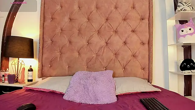 Snapshot of LadyAvalon chatting on 01.15.25 LadyAvalon online show from 01.15.25