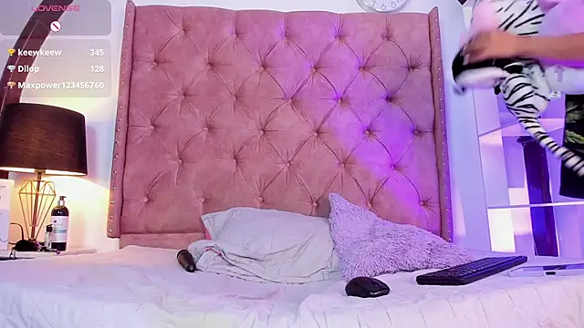 Snapshot of LadyAvalon chatting on 01.30.25 LadyAvalon online show from 01.30.25