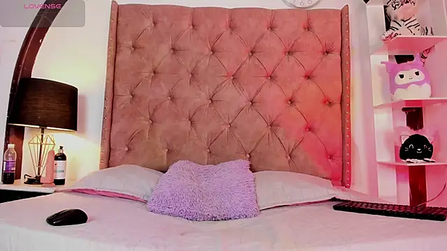 Snapshot of LadyAvalon chatting on 02.01.25 LadyAvalon online show from 02.01.25