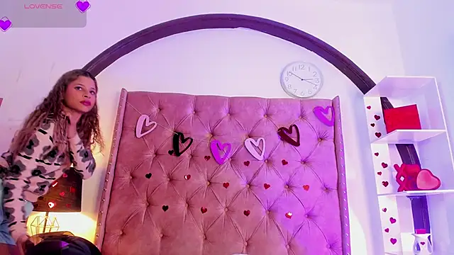 Snapshot of LadyAvalon chatting on 02.11.25 LadyAvalon online show from 02.11.25