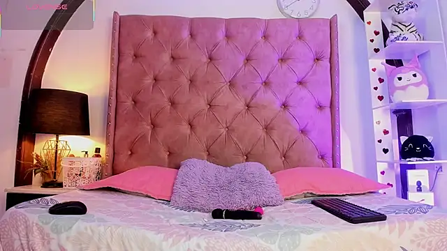 Snapshot of LadyAvalon chatting on 02.25.25 LadyAvalon online show from 02.25.25