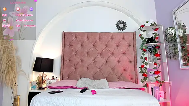 Snapshot of LadyAvalon chatting on 09.19.25 LadyAvalon online show from 09.19.25