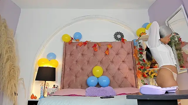 Snapshot of LadyAvalon chatting on 09.26.25 LadyAvalon online show from 09.26.25