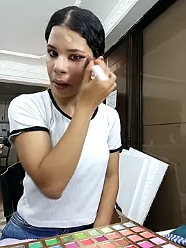 Snapshot of LadyAvalon chatting on 11.12.25 LadyAvalon online show from 11.12.25