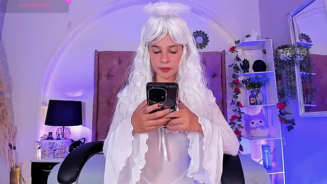 Snapshot of LadyAvalon chatting on 11.13.25 LadyAvalon online show from 11.13.25