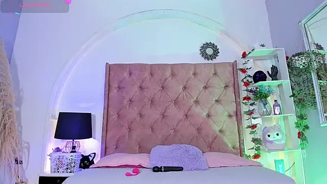 Snapshot of LadyAvalon chatting on 11.26.25 LadyAvalon online show from 11.26.25