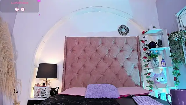 Snapshot of LadyAvalon chatting on 11.29.25 LadyAvalon online show from 11.29.25