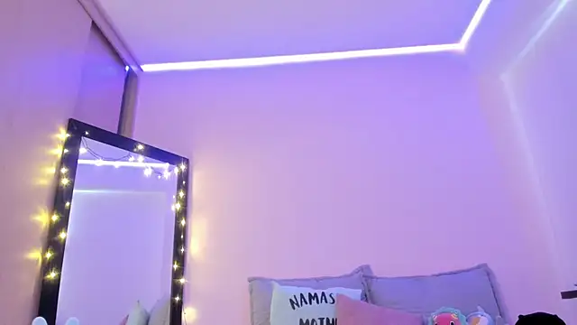 Snapshot of ValeriaCox chatting on 02.02.25 ValeriaCox online show from 02.02.25