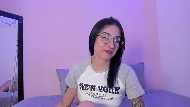 Snapshot of ValeriaCox chatting on 03.01.25 ValeriaCox online show from 03.01.25