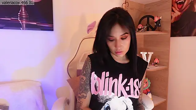 Snapshot of ValeriaCox chatting on 09.29.25 ValeriaCox online show from 09.29.25