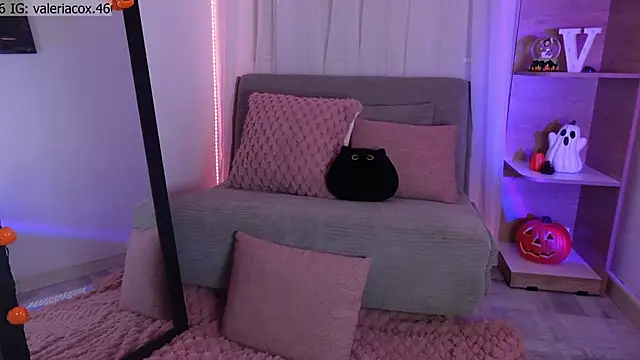 Snapshot of ValeriaCox chatting on 10.12.25 ValeriaCox online show from 10.12.25