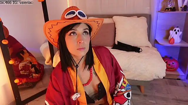 Snapshot of ValeriaCox chatting on 10.31.25 ValeriaCox online show from 10.31.25