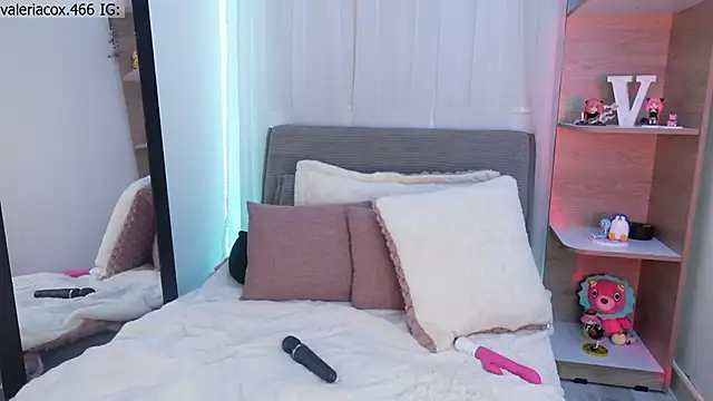 Snapshot of ValeriaCox chatting on 11.05.25 ValeriaCox online show from 11.05.25