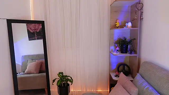 Snapshot of ValeriaCox chatting on 11.12.25 ValeriaCox online show from 11.12.25