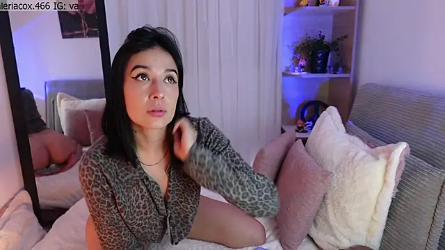 Snapshot of ValeriaCox chatting on 11.15.25 ValeriaCox online show from 11.15.25