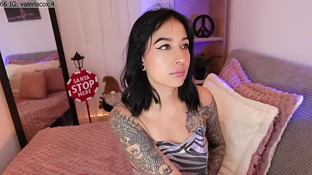 Snapshot of ValeriaCox chatting on 11.22.25 ValeriaCox online show from 11.22.25