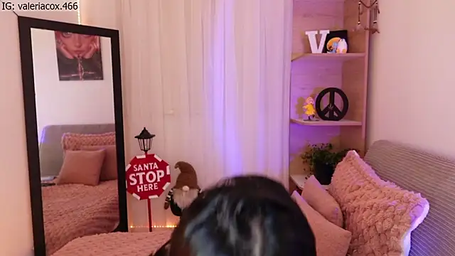 Snapshot of ValeriaCox chatting on 11.30.25 ValeriaCox online show from 11.30.25