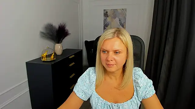 AgathaKlouin online show from 02.26.26