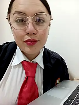 Snapshot of Lesly_10- chatting on 10.21.25 Lesly 10- online show from 10.21.25