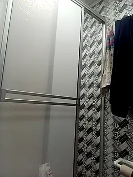 Snapshot of Lesly_10- chatting on 11.08.25 Lesly 10- online show from 11.08.25