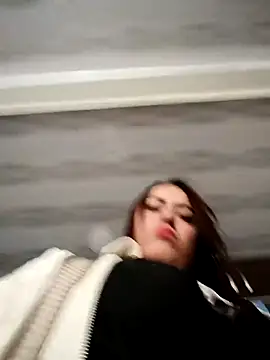 Snapshot of Lesly_10- chatting on 11.13.25 Lesly 10- online show from 11.13.25