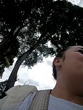 Snapshot of Lesly_10- chatting on 11.17.25 Lesly 10- online show from 11.17.25