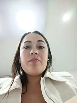 Snapshot of Lesly_10- chatting on 11.20.25 Lesly 10- online show from 11.20.25