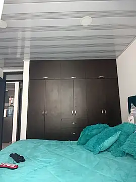 Snapshot of Lesly_10- chatting on 11.22.25 Lesly 10- online show from 11.22.25