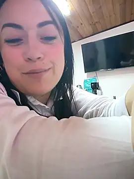 Snapshot of Lesly_10- chatting on 12.17.25 Lesly 10- online show from 12.17.25