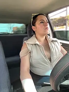 Snapshot of Lesly_10- chatting on 02.04.26 Lesly 10- online show from 02.04.26