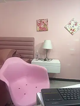 Snapshot of kae_styles chatting on 12.13.25 kae styles online show from 12.13.25