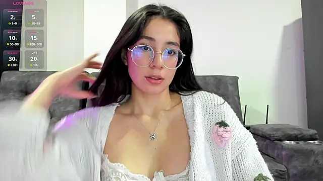 emmadiaz1 online show from 11.24.25