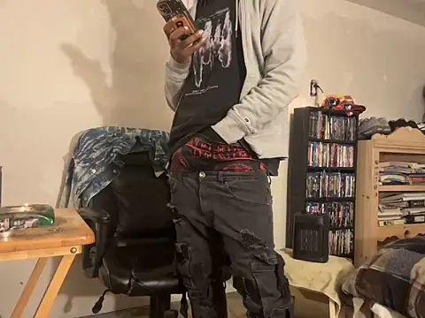 Snapshot of SluttyLyfe4L chatting on 12.01.24 SluttyLyfe4L online show from 12.01.24