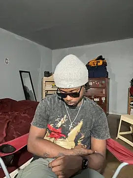 Snapshot of SluttyLyfe4L chatting on 10.21.25 SluttyLyfe4L online show from 10.21.25