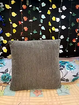 Snapshot of Sony-Model chatting on 09.22.25 Sony-Model online show from 09.22.25