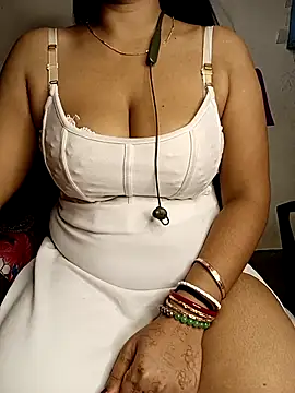 Snapshot of Sony-Model chatting on 10.29.25 Sony-Model online show from 10.29.25