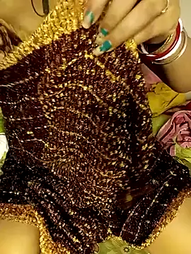 Snapshot of Sony-Model chatting on 11.26.25 Sony-Model online show from 11.26.25