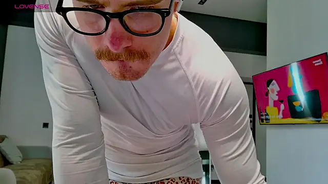 Snapshot of white_King9999 chatting on 04.30.26 white King9999 online show from 04.30.26
