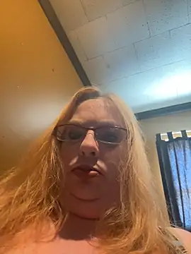 Snapshot of CherishWilliams chatting on 04.19.26 CherishWilliams online show from 04.19.26